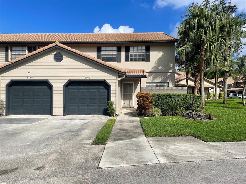 9162 Vineyard Lake Dr in Plantation, FL - Building Photo
