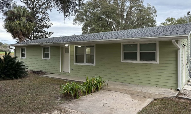 680 N Court St in Bronson, FL - Foto de edificio - Building Photo