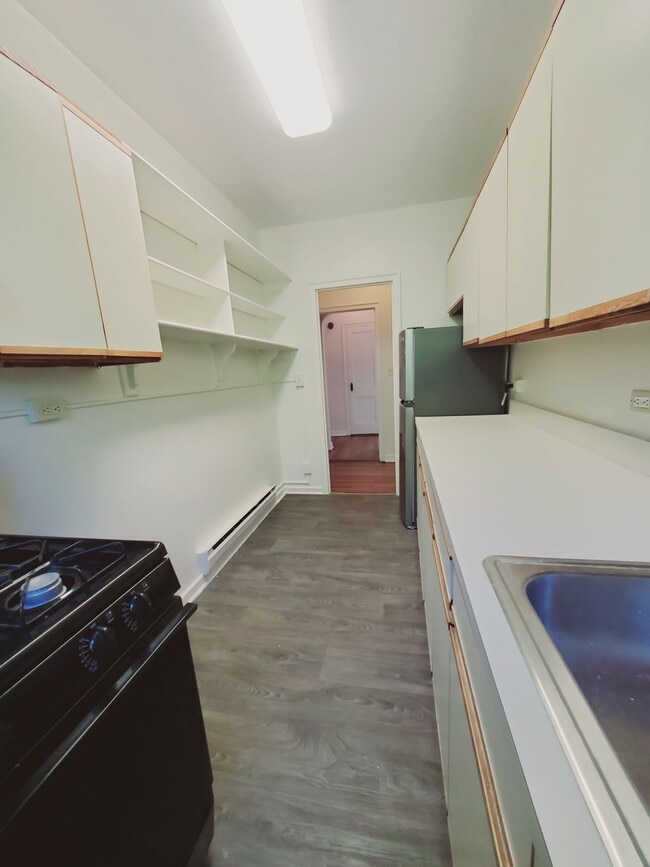 104 Woodside Green in Stamford, CT - Building Photo - Building Photo