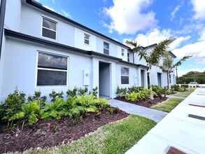 17956 SW 358th St in Homestead, FL - Building Photo - Building Photo