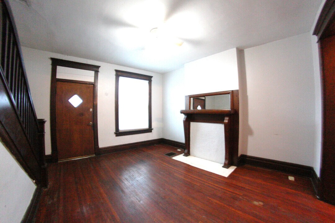 2492 Summit St in Columbus, OH - Building Photo