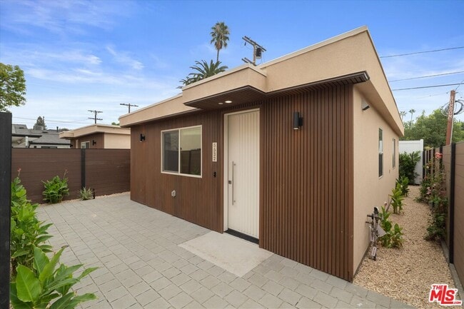 property at 5528 Sunnyslope Ave