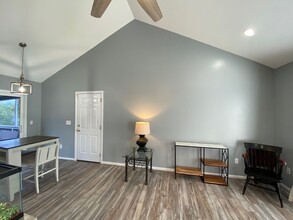 97 Rotunda Cir in Asheville, NC - Building Photo - Building Photo