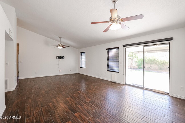 7391 W Kristal Way in Glendale, AZ - Building Photo - Building Photo