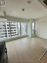 8 Wellesley St W in Toronto, ON - Building Photo - Building Photo