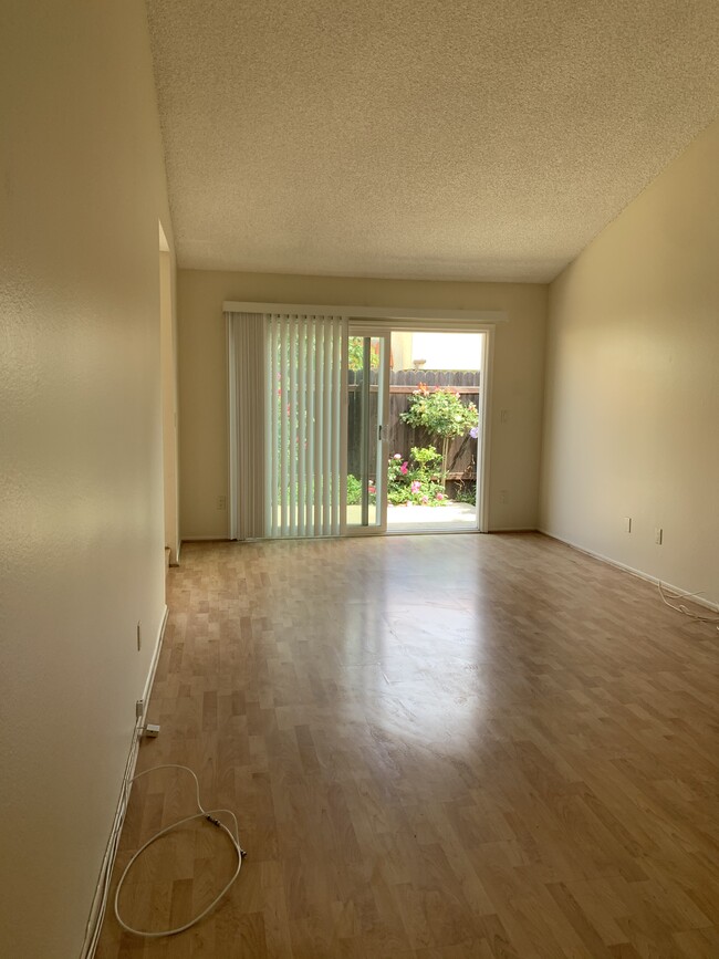 17071 Sims Ln in Huntington Beach, CA - Building Photo - Building Photo