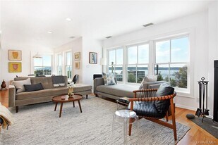 27 N Buckhout St in Irvington, NY - Building Photo