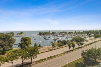 3240 North Lake Shore Drive in Chicago, IL - Building Photo - Building Photo