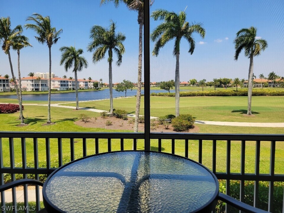 11110 Harbour Yacht Ct in Ft. Myers, FL - Foto de edificio