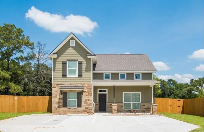 property at 124 Waverly Dr