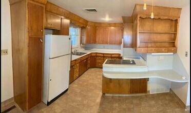 2295 Timpview Dr in Provo, UT - Foto de edificio - Building Photo