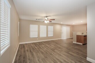 124 Icy River Ave in North Las Vegas, NV - Building Photo - Building Photo