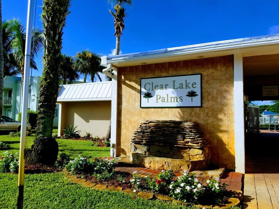 405 Executive Center Dr in West Palm Beach, FL - Building Photo