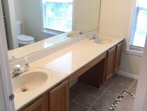 301 Trinity Ct in Princeton, NJ - Building Photo - Building Photo