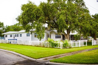 1660 Rosetine St in Cocoa, FL - Foto de edificio - Building Photo