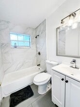 207 Huron Pl in West Palm Beach, FL - Foto de edificio - Building Photo