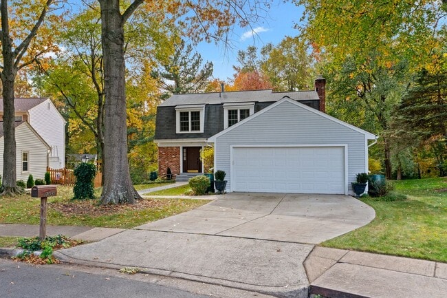 12037 Stoneford Dr in Woodbridge, VA - Building Photo - Building Photo