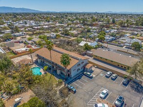 3052 N Alvernon Way in Tucson, AZ - Building Photo - Building Photo