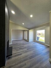 2504 Magna Vista Dr in Dallas, TX - Building Photo - Building Photo