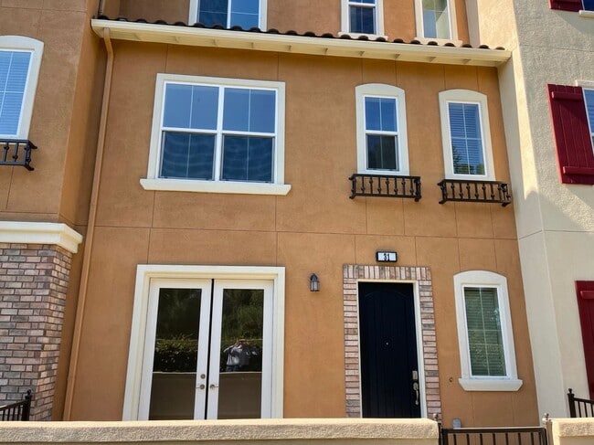 31 Aliso Ridge Loop in Mission Viejo, CA - Building Photo - Building Photo