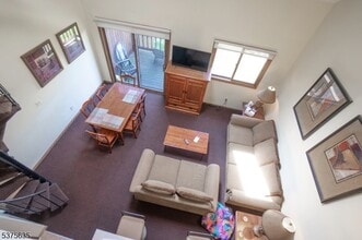 2 Falkenstein Dr in Vernon, NJ - Building Photo - Building Photo