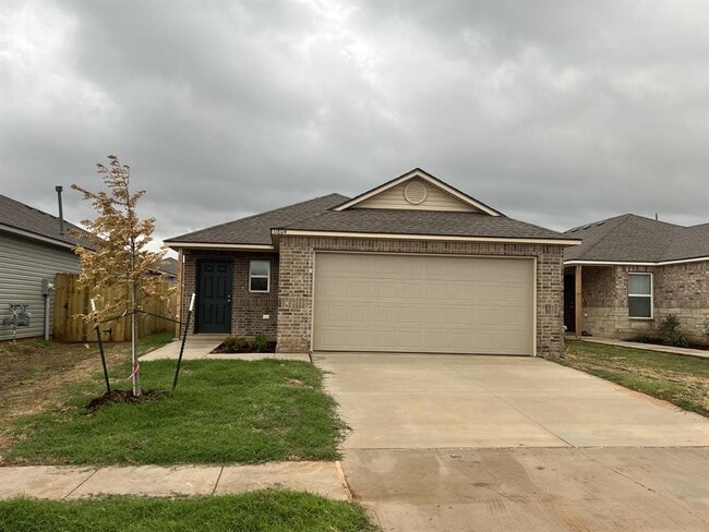 11804 Annette Dr in Yukon, OK - Foto de edificio - Building Photo