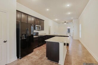 16248 Timberstone Dr in Prairieville, LA - Foto de edificio - Building Photo