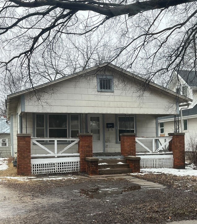 603 N High St in Newton, KS - Building Photo