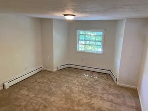 171 Center Ave, Unit Apt 1 in Middleboro, MA - Foto de edificio - Building Photo