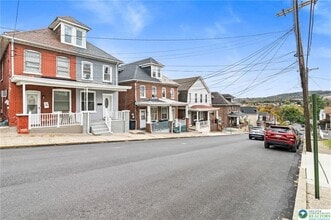 921 Ridge St in Easton, PA - Building Photo - Building Photo
