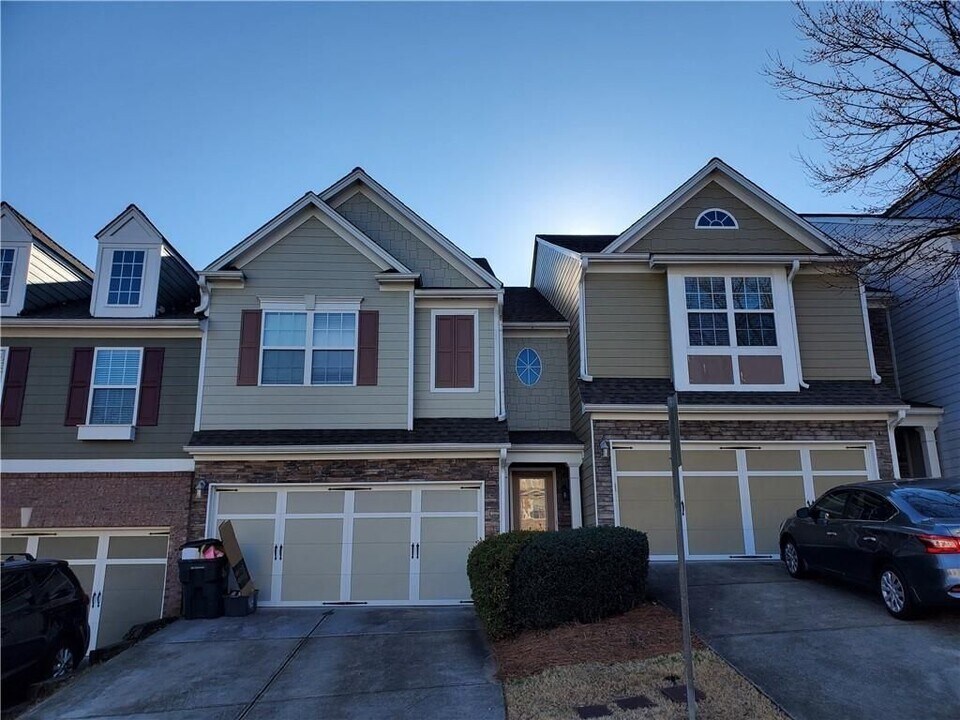 945 Pierce Brennen Dr NE in Lawrenceville, GA - Foto de edificio