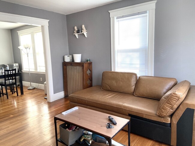 26 Harrison St in Quincy, MA - Building Photo - Building Photo