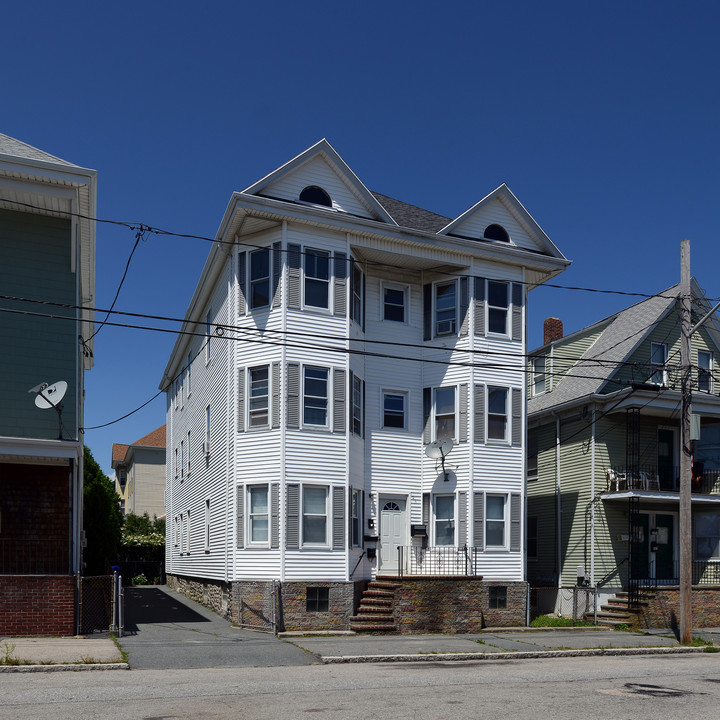 129 Whitman St in New Bedford, MA - Building Photo