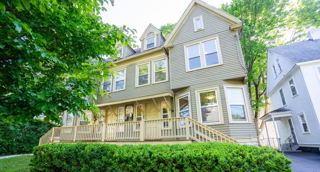 317 Greenwood Pl in Syracuse, NY - Building Photo