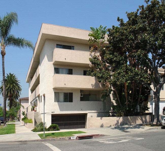 601 N Kings Rd in Los Angeles, CA - Building Photo - Building Photo