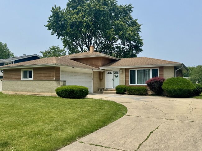 property at 23W354 Woodcrest Ct W