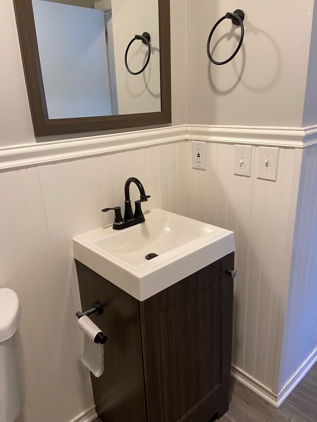 11 Brierway Dr, Unit B - Right in Worcester, MA - Foto de edificio - Building Photo