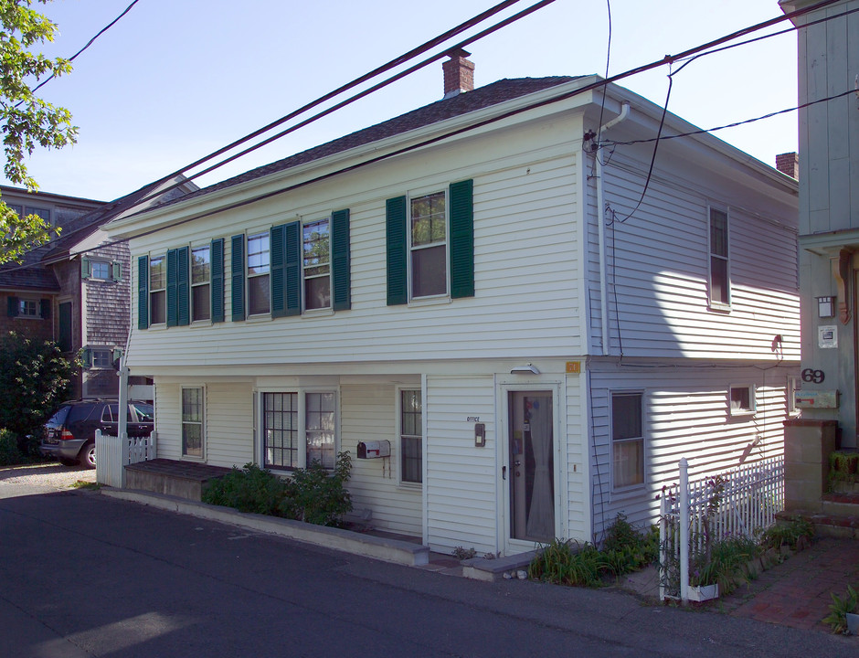 71 Commercial St in Provincetown, MA - Building Photo