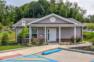 Hyden Greene in Philippi, WV - Foto de edificio - Building Photo