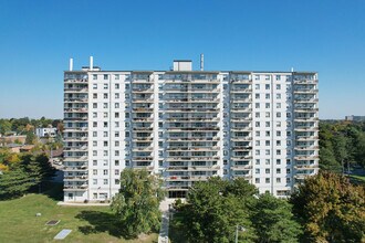 225 Van Horne Apartments in Toronto, ON - Building Photo - Building Photo