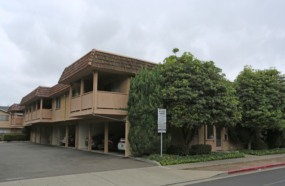 Sleepy Hollow Apartments in Hayward, CA - Building Photo