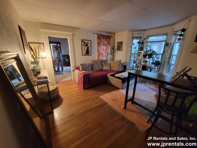 148 Allston St, Unit 1 in Cambridge, MA - Foto de edificio - Building Photo