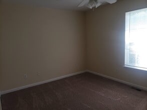 9 Leemike Ct, Unit 9 in Taylors, SC - Foto de edificio - Building Photo