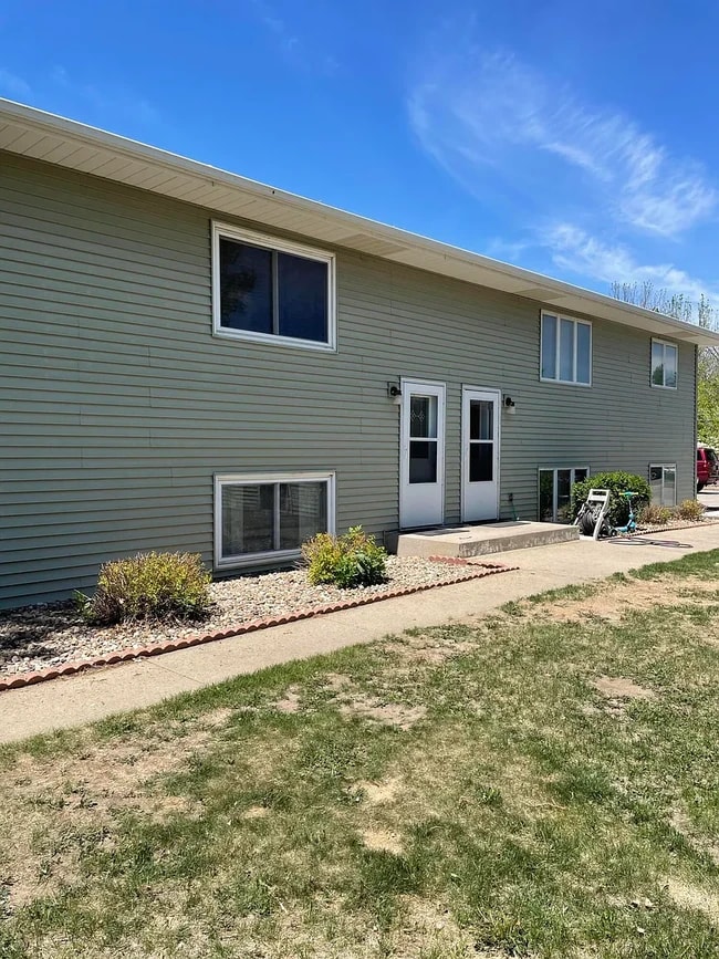 1117 Expansion Dr, Unit 3 in Hazen, ND - Foto de edificio - Building Photo