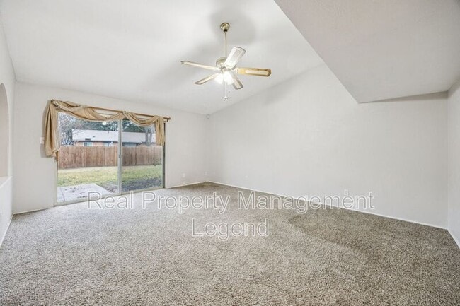 317 E Grenoble Dr in Grand Prairie, TX - Building Photo - Building Photo