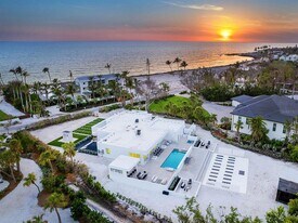 7647 Sanderling Rd in Sarasota, FL - Building Photo