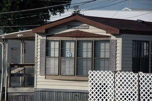 Woodlynne Mobile Home Community in Camden, NJ - Foto de edificio - Building Photo