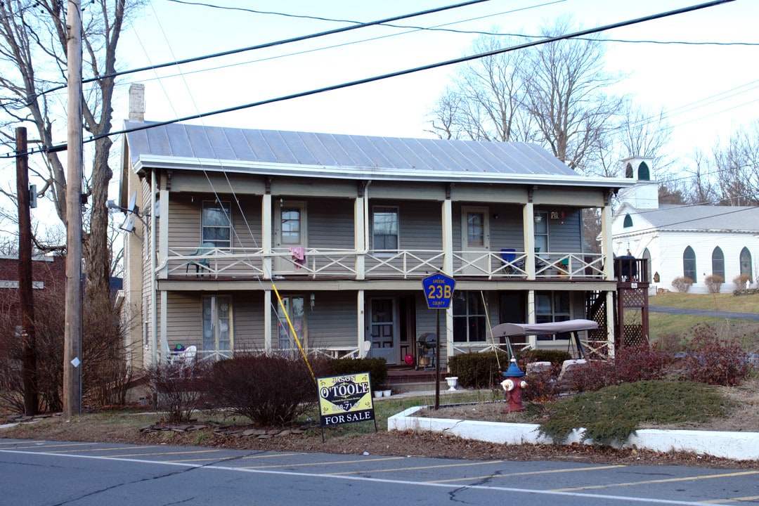 576 Main St in Cairo, NY - Foto de edificio