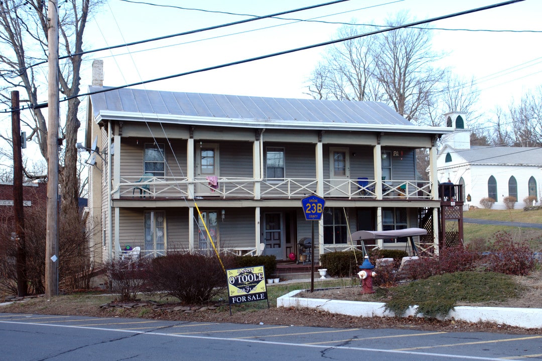 576 Main St in Cairo, NY - Building Photo