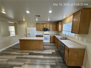 5023 Volcanic Rock Ln in Las Vegas, NV - Foto de edificio - Building Photo